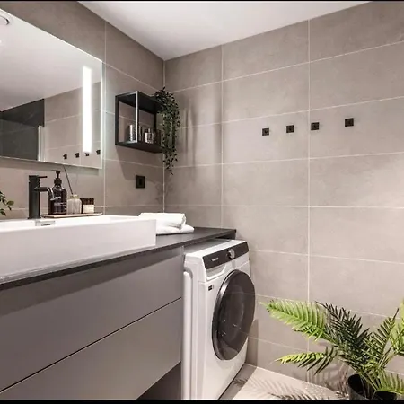 Flott Mellom Sjo Og Fjell Берген