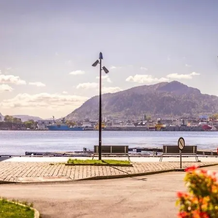 Flott Mellom Sjo Og Fjell شقة *