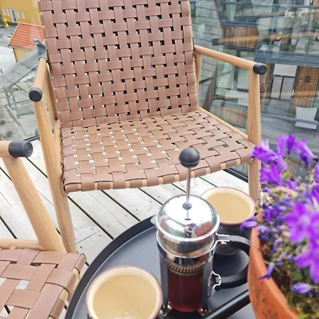 Flott Mellom Sjo Og Fjell * برغن