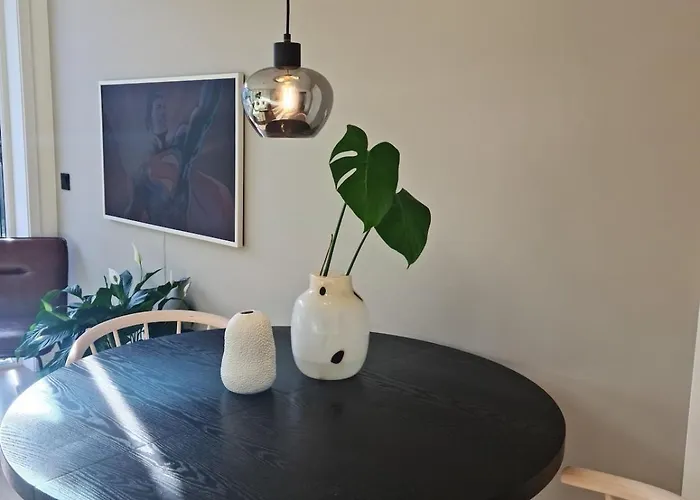 Flott Mellom Sjo Og Fjell *