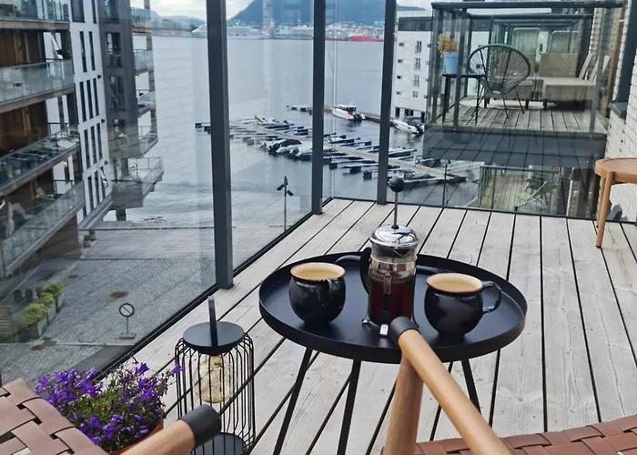 Flott Mellom Sjo Og Fjell *