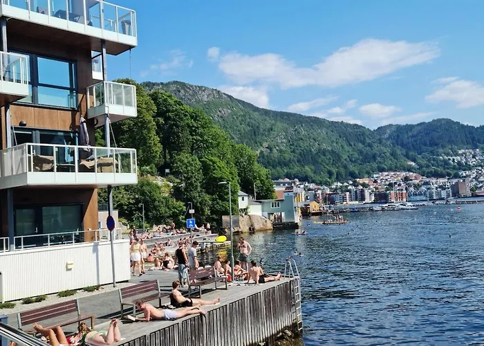 Flott Mellom Sjo Og Fjell *